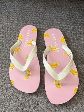 Coach pink banana white flip flops size 8